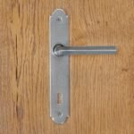 Durų rankena ALBA STEEL 72 mm su užraktu